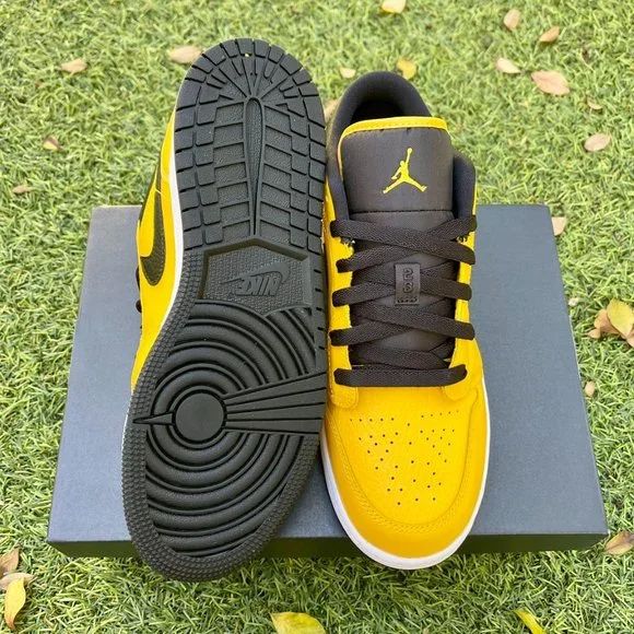 Nike air Jordan 1 yellow black shoes - Picture 3 of 4